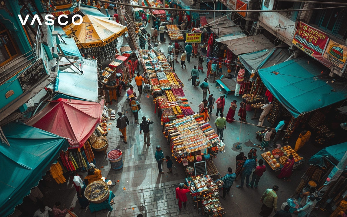 Bullicioso mercado callejero con puestos coloridos y gente paseando